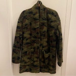 American eagle Camo shearling teddy jacket